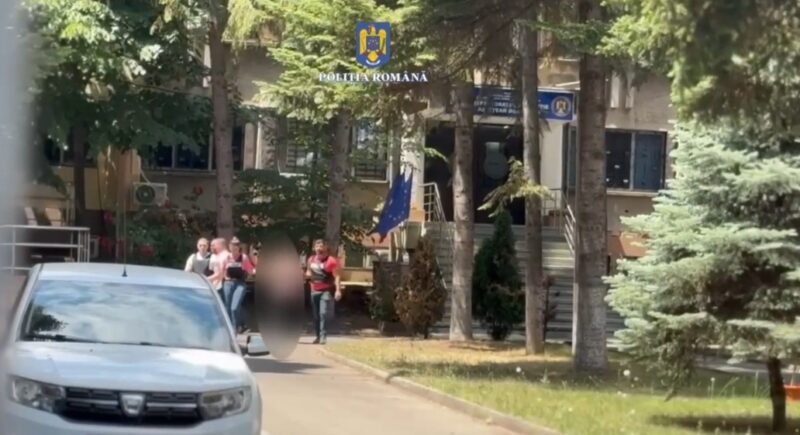 Pentru documentarea activității infracționale a unei femei, de 53 de ani, din Argeș, polițiștii din cadrul Serviciului de Investigații Criminale Dâmbovița