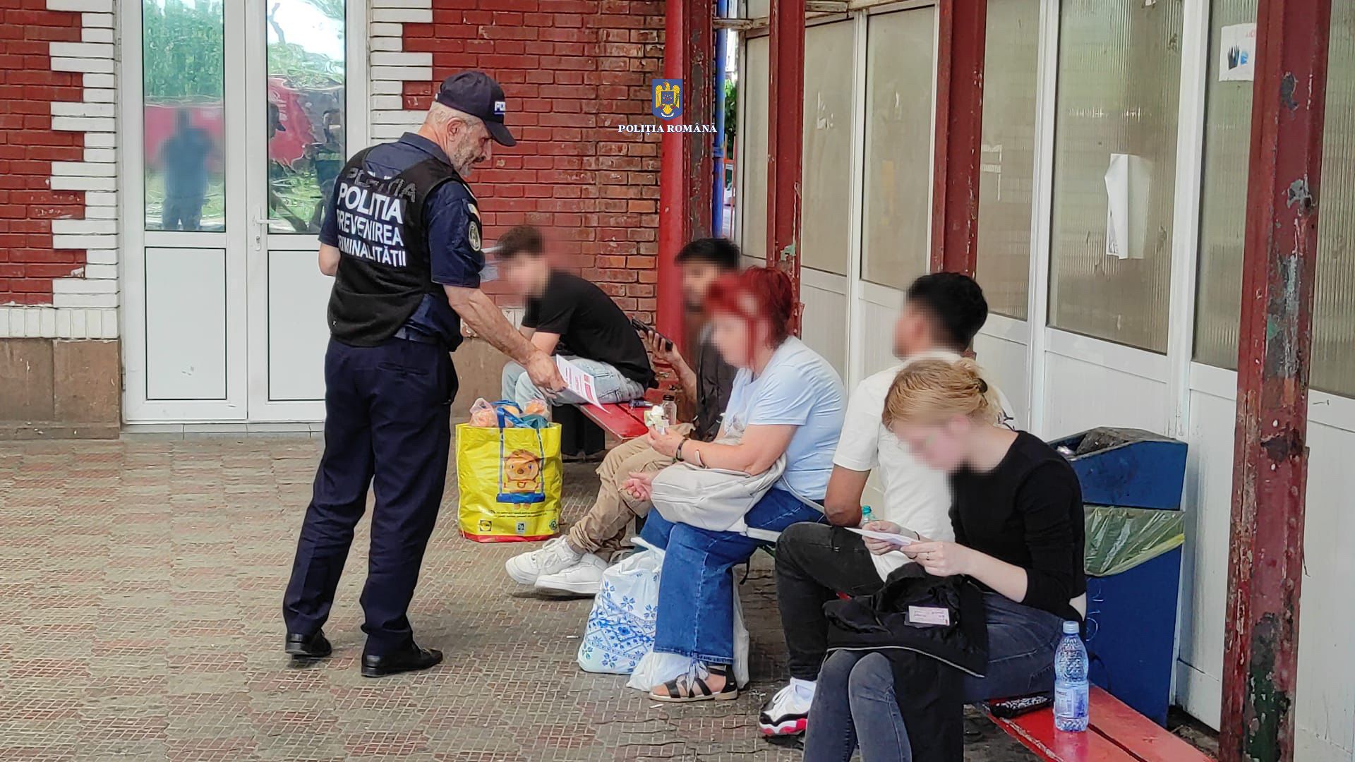 Polițiștii din cadrul Serviciului Județean de Poliție Transporturi Dâmbovița, împreună cu polițiștii de la structura de prevenire