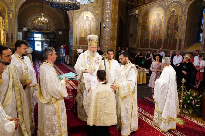 În Duminica a VII-a după Paști, Înaltpreasfințitul Părinte Arhiepiscop și Mitropolit Nifon a săvârșit o slujbă deosebită la Catedrala din Târgoviște