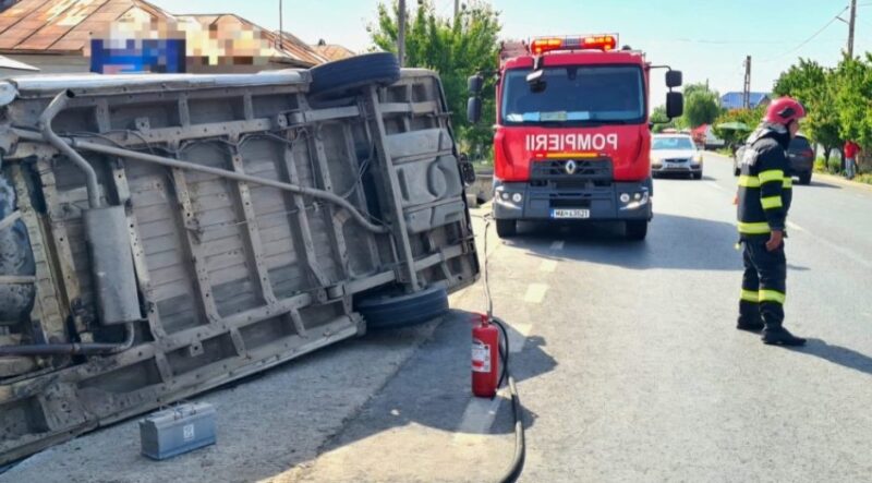 Polițiștii din cadrul Secției nr. 4 Poliție Rurală Dragomirești, în timp ce se aflau pe DJ 792D, în satul Dragomirești, au observat în afara părții carosabile o autoutilitară care era răsturnată. 