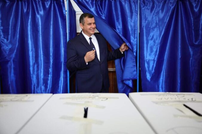 Eugen Tomac, președintele Partidului Mișcarea Populară (PMP), a făcut un apel la unirea forțelor de dreapta în contextul alegerilor prezidențiale din România. 