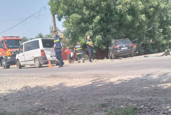 Polițiștii din cadrul Poliției Orașului Răcari au fost sesizați cu privire la producerea unui accident rutier soldat cu victime în localitatea Cornești. 
