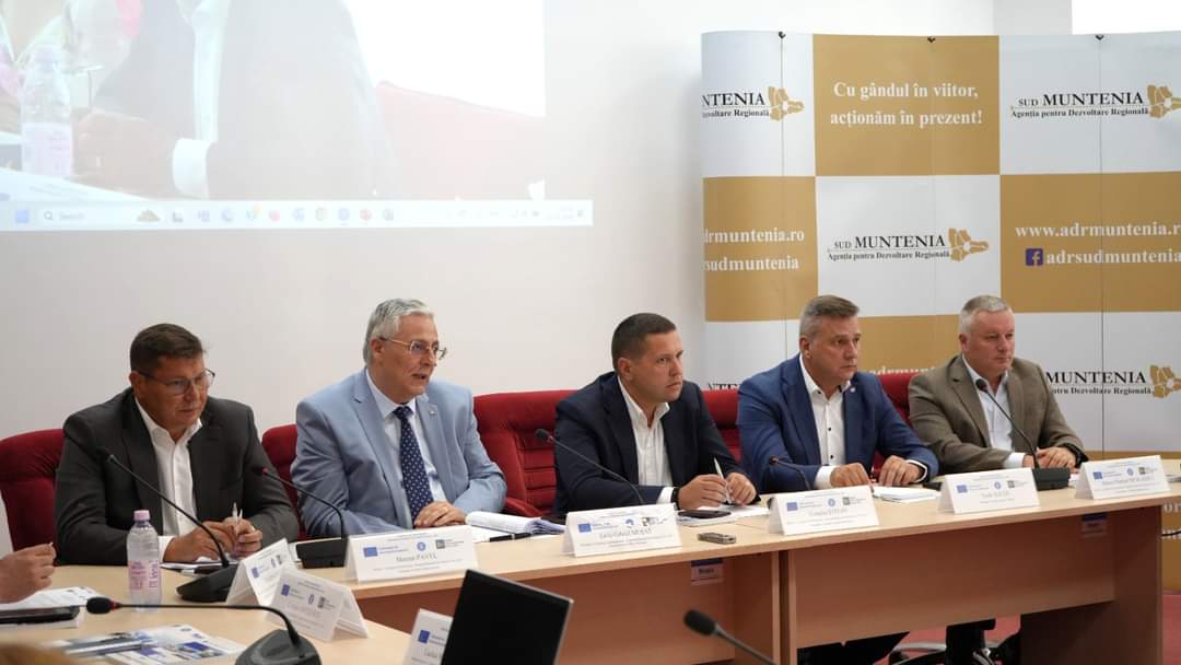 ADR Sud-Muntenia a găzduit o importantă întâlnire tehnică de lucru dedicată elaborării documentației proiectului strategic "Centrul de Date Regional Sud-Muntenia".
