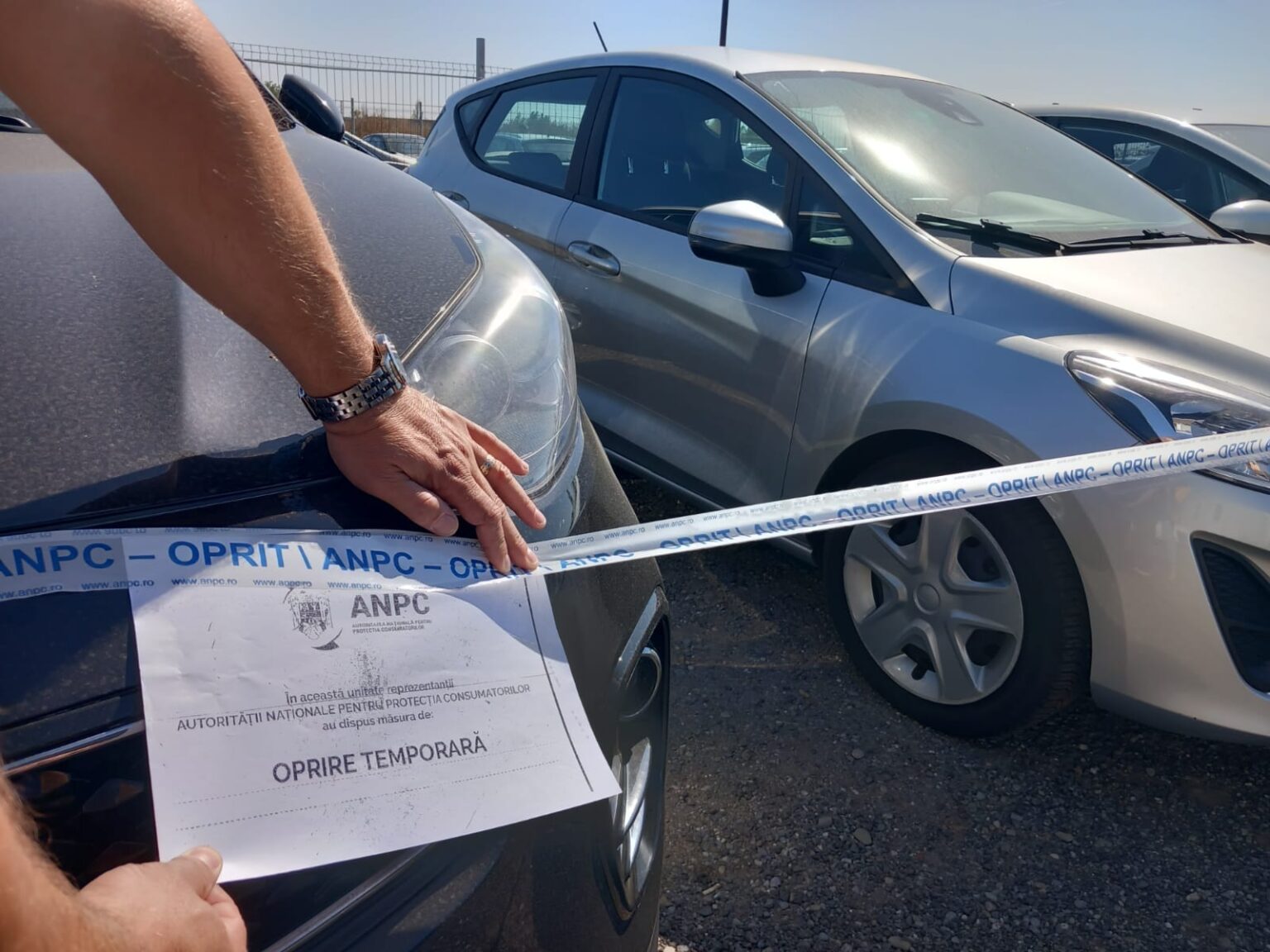 ANPC a verificat 414 operatori economici care vând autovehicule, inclusiv în județul Dâmbovița Au fost date amenzi de 1,5 milioane de lei. 321 dintre aceștia au avut abateri de la prevederile legale.