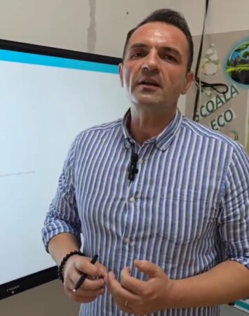 Vești bune: A început montarea a 545 de table inteligente în unitățile școlare din municipiul Târgoviște Primaria Târgoviște continuă în ritm susținut proiectul de dotare a unităților de învățământ din municipiu.