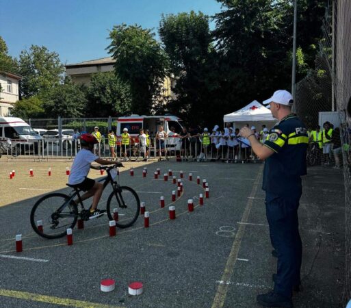 Școala „Coresi” Târgoviște a câștigat trofeul Concursului Național ”Educație Rutieră. Educație pentru viață” Ediția a 44-a a Concursului Național a fost găzduită de municipiul Târgoviște.35 de echipaje din tot atâtea județe și peste 140 de tineri