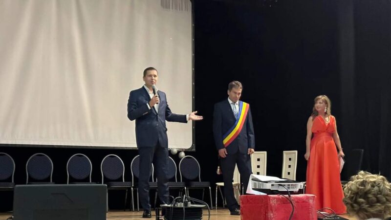 Sărbătoarea recunoașterii: 492 de ani de la prima atestare documentară a orașului Fieni Orașul Fieni a sărbătorit 492 de ani de la prima atestare documentară, iar primarul Iulian Tătulescu a ales să sublinieze contribuția valoroasă a comunității locale.