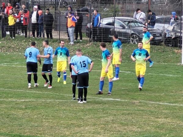 Alte opt cluburi de fotbal și-au depus dosarele de înscriere pentru a participa în ligile inferioare ale fotbalului dâmbovițean Alte opt cluburi de fotbal din județ și-au depus dosarele de licențiere pentru a participa în ligile inferioare ale fotbalului dâmbovițean.