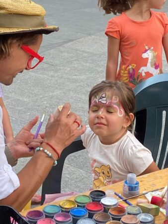 Timp de patru zile, la Târgoviște s-a trăit magia „Mimesis Fest” 2024 Cea de-a VIII-a ediție a Festivalului de teatru pentru copii "Mimesis Fest" 2024, s-a încheiat dar a dezvăluit o feerie de eleganță și mister