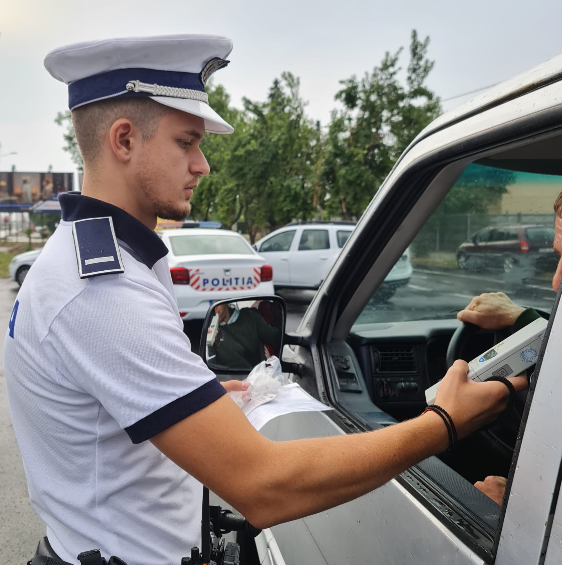 În cadrul celor 33 de filtre instituite pe raza județului, au fost legitimate peste 600 de persoane, au fost oprite pentru control