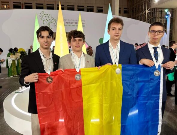 În perioada 21-30 iulie, are loc în Arabia Saudită Olimpiada Internațională de Chimie, care a adus noi premii pentru România. Toți elevii participanți au obținut premii.