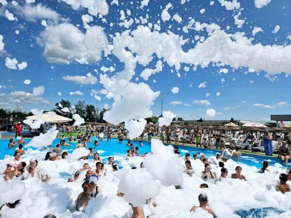 În ultima duminică din luna iulie, un eveniment deosebit a avut  loc la cel mai bine cotat ștrand public din România, adică  la Complexul Turistic de Natație Târgoviște.