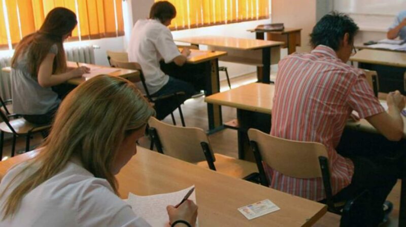 În județul Dâmbovița, la examenul de titularizare au fost prezenți 674 de candidați din care 53 s-au retras în timpul probei Miercuri, 17 iulie 2024, în județul Dâmbovița, 674 de candidați, din totalul de 766 de înscriși, au participat la proba scrisă din cadrul concursului