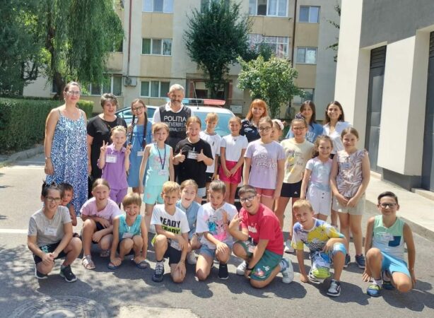 Pogramul „Vacanţă la bibliotecă” oferă copiilor oportunitatea unor aventuri captivante Ieri, în cadrul programului "Vacanță la bibliotecă", copiii din Grupa 3 au avut parte de o experiență educativă și interactivă deosebită