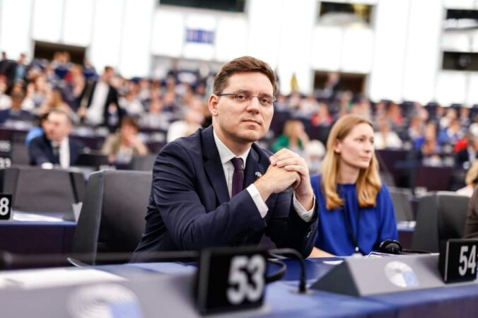 Eurodeputatul Victor Negrescu activează în comisii cheie în Parlamentul European Eurodeputatul Victor Negrescu a fost desemnat să activeze într-o serie de comisii cheie în Parlamentul European, reflectând angajamentul său pentru