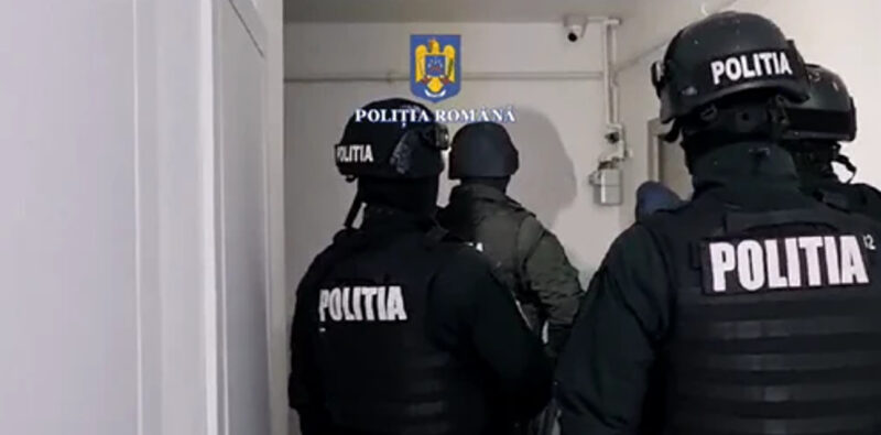 Bătaie ca-n vestul sălbatic pe o stradă din Târgoviște Polițiștii Poliției Municipiului Târgoviște – Biroul Investigații Criminale, sprijiniți de luptători de la Serviciul pentru Acțiuni Speciale Dâmbovița și jandarmi