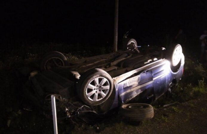 Beat mort, s-a rasturnat cu mașina pe o stradă din Crevedia Polițiștii din cadrul Poliției Orașului Răcari au fost sesizați prin SNUAU 112 cu privire la producerea unui accident rutier în localitatea Crevedia.