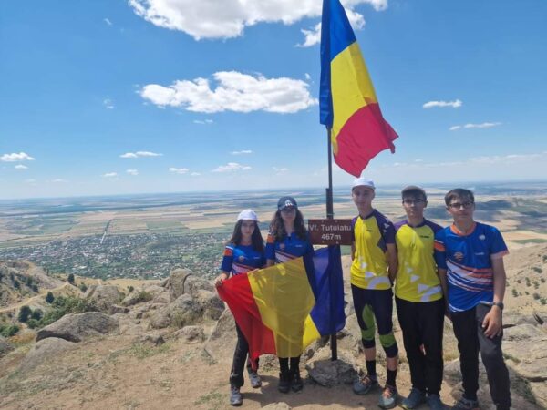 Județul Dâmbovița a fost pe podium la concursul ecoturistic Danubius Județul Dâmbovița a fost pe podium la concursul ecoturistic Danubius, elevii de la Palatul Copiilor Târgoviște au obținut rezultate remarcabile.