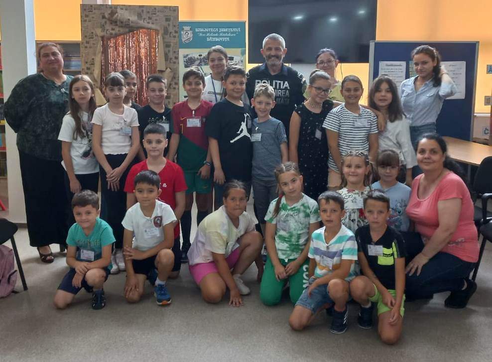 În cadrul Programului "Vacanță la bibliotecă", copiii au participat la activități de prevenire și informare desfășurate în colaborare cu Inspectoratul de Poliție Județean.