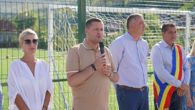 Consiliul Județean Dâmbovița a finalizat o nouă investiție prin Programul Județean de Dezvoltare Locală, inaugurând un teren de sport la Bărbulețu. 