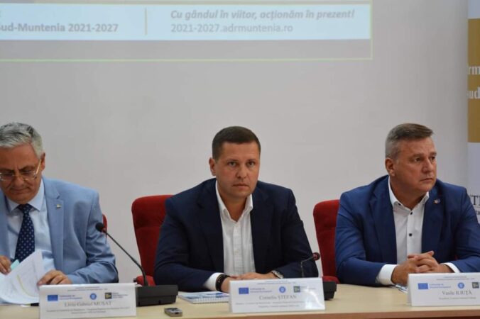 Comisia Europeană explorează potențialul turistic al județului Dâmbovița în vederea acordării finanțării europene pentru dezvoltarea Stațiunii Peștera-Padina Președintele CJ Dâmbovița, Corneliu Ștefan a luat parte ka ședința Comitetului de Monitorizare a Programului Regional Sud-Muntenia 2021–2027