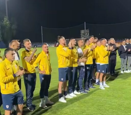 Imnul României, Generația de Suflet și cei mai frumoși suporteri Aproximativ 500 de suporteri entuziasmați au așteptat echipa națională de fotbal a României la cantonamentul de la Mogoșoaia.