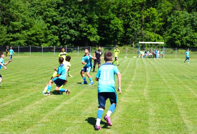 FRF introduce noi reguli de vârstă pentru competițiile de juniori în fotbalul românesc Federația Română de Fotbal a aprobat o modificare importantă în regulile de vârstă pentru competițiile de juniori U16, U15 și U14