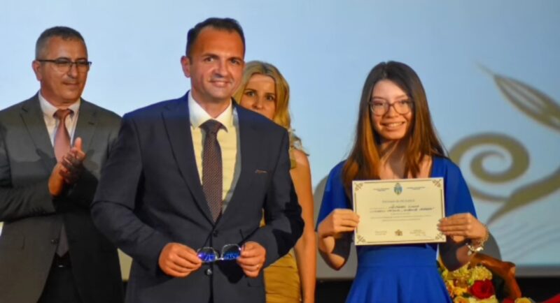 GALA PERFORMANȚEI ÎN EDUCAȚIA TÂRGOVIȘTEANĂ Într-o atmosferă plină de emoție și mândrie, Gala Performanței în Educația târgovișteană a adunat laolaltă copiii remarcabili ai orașului