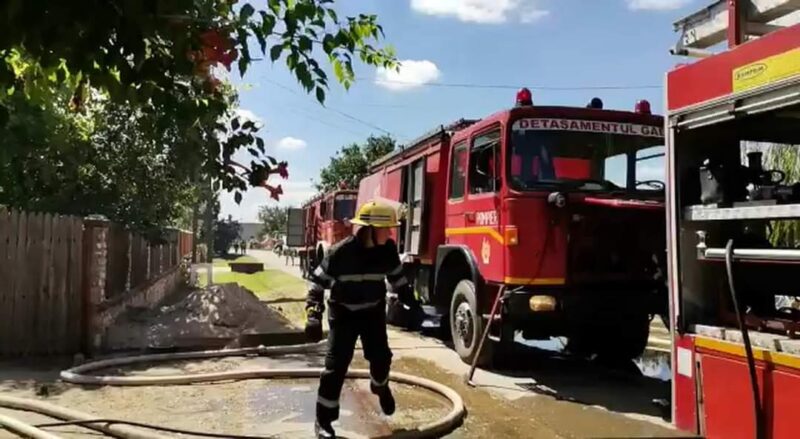 Incendiu puternic la o casă din orașul Răcari Garda de Intervenție Răcari și Detașamentul de Pompieri Titu au fost solicitate să intervină în cazul un incendiu produs la o casă din orașul Răcari.