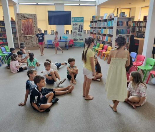 Jocurile copilăriei și aventură la Filiala pentru Copii din cadrul Bibliotecii Județene „Ion Heliade Rădulescu” Dâmbovița În cadrul programului "Vacanță la bibliotecă", desfășurat la Filiala pentru Copii din cadrul Bibliotecii Județene "Ion Heliade Rădulescu" Dâmbovița