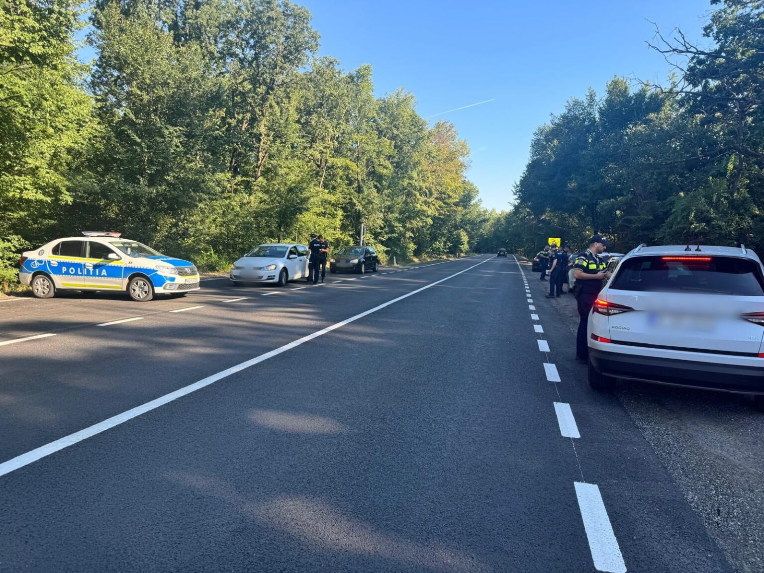 Mașină furată din fața porții unei gospodării, polițiștii l-au identificat rapid pe hoț Polițiștii din cadrul Poliției Orașului Titu au fost sesizați prin SNUAU 112 de către un bărbat de 26 de ani, din Titu, cu privire la faptul că