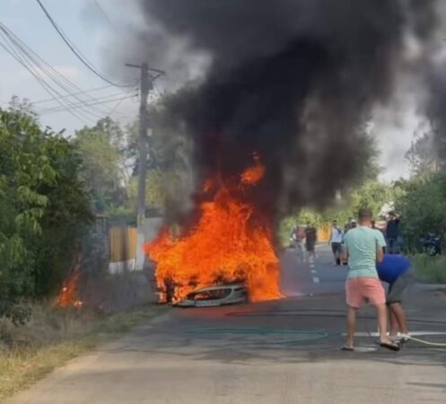 ALERTĂ de gradul zero: Un autoturism s-a făcut scrum A fost alertă după ce un autoturism a fost cuprins de flăcări, în comuna Uliești, sat Jugureni.