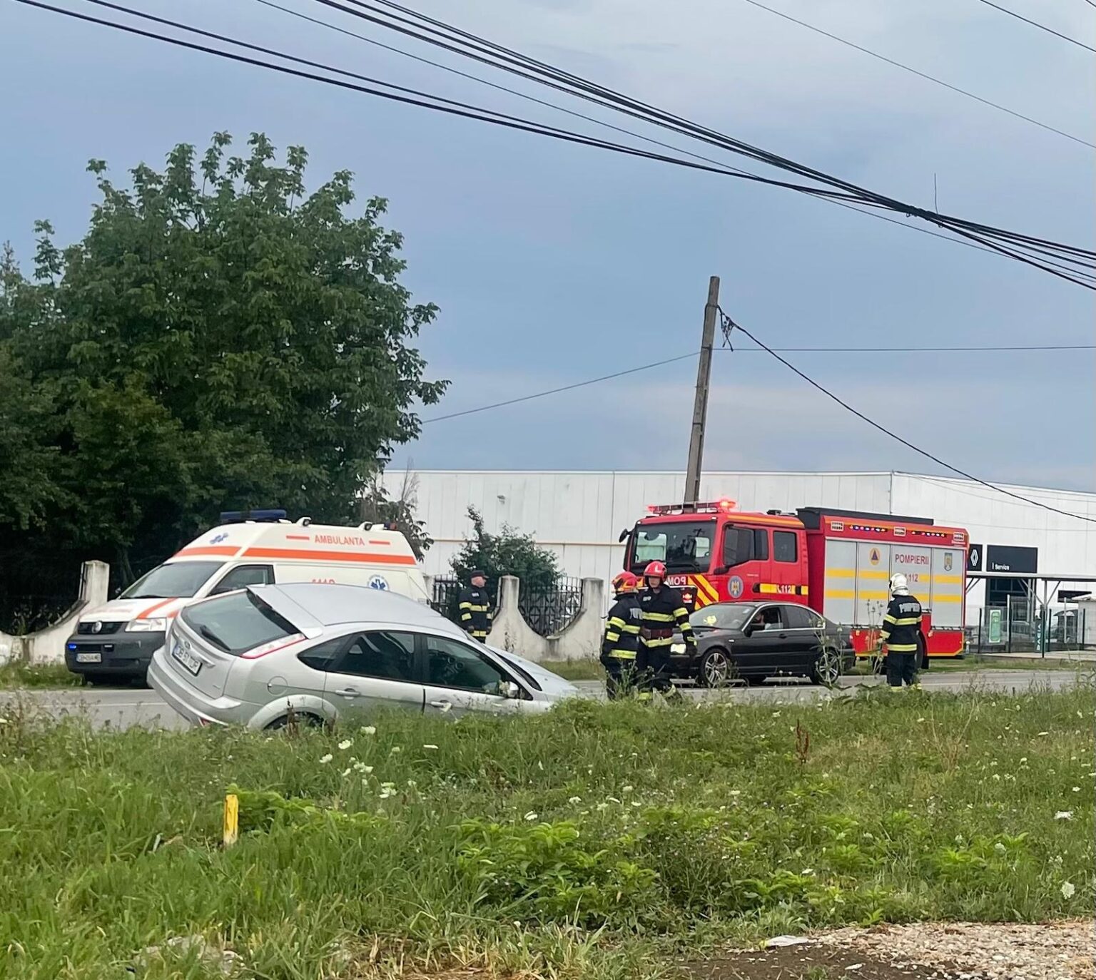 Un șofer mort de beat s-a răsturnat cu mașina pe Aleea Mănăstirii. Un bărbat în vârstă de 72 de ani din comuna Aninoasa a fost implicat într-un eveniment rutier pe Aleea Mănăstirii.