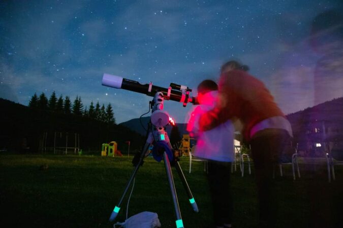 Spectacolul anual al Perseidelor: Ploaia de stele va atinge apogeul în noaptea de 11-12 august În fiecare vară, emisfera nordică este martora unui spectacol astronomic impresionant - ploaia de meteori cunoscută sub numele de Perseide