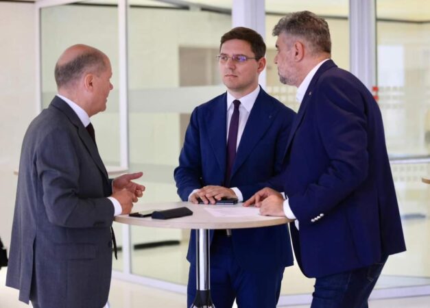 PSD are toată determinarea a lupta pentru o Europă echitabilă care să respecte și să protejeze interesele tuturor românilor Premierul României, Marcel Ciolacu, alături de reprezentanți ai Partidului Social Democrat (PSD), au participat la o ședință a liderilor Partidului Socialiștilor