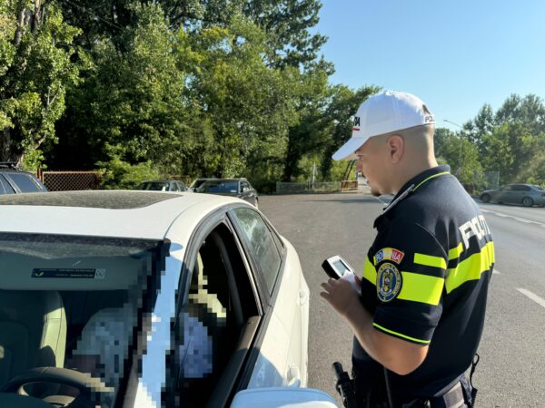 Polițiștii rutieri din cadrul Inspectoratului de Poliție Județean Dâmbovița au organizat o acțiune de control în trafic, dar și pentru