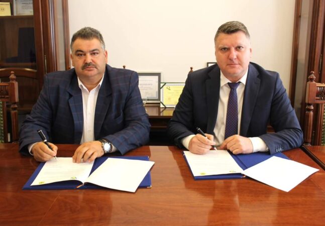 Stațiunea de Cercetare-Dezvoltare pentru Pomicultură Voinești și Universitatea Valahia au semnat un parteneriat de colaborare Universitatea Valahia din Târgoviște a semnat un parteneriat strategic cu Stațiunea de Cercetare-Dezvoltare pentru Pomicultură Voinești