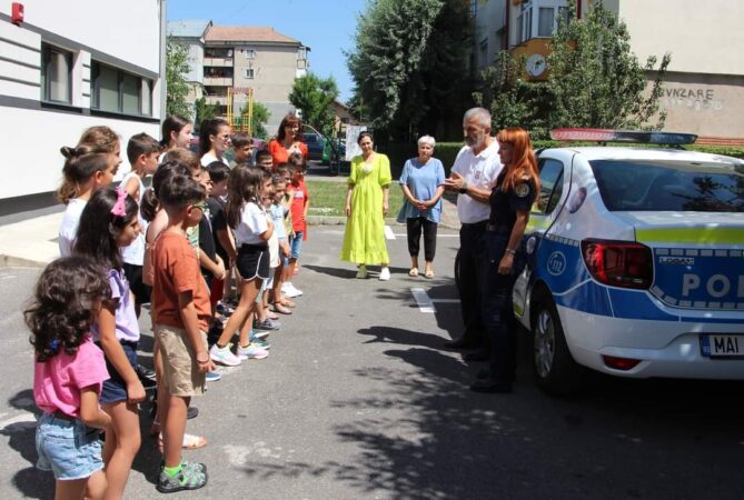 Experiențe de neuitat în cadrul programului ” Vacanță la bibliotecă” Ieri, 10 iulie 2024, la Filiala pentru copii a Bibliotecii Judeţen "Ion Heliade Rădulescu" Dâmbovița, copiii au participat la o activitate