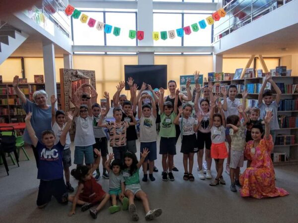 Programul„Vacanţă la bibliotecă” continuă cu noi aventuri și descoperiri captivante Programul „Vacanţă la bibliotecă” continuă, ieri a fost o zi plină de activități captivante pentru Grupa a 2-a. Copiii au avut parte