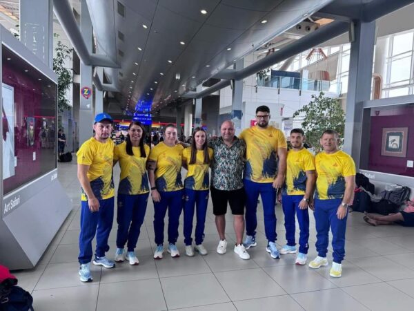 Cei cinci luptători tricolori care vor reprezenta România la Jocurile Olimpice au ajuns la Paris Ana Andreea Beatrice, Incze Kriszta, Cătălina Axente, Răzvan Arnăut, Alin Alexuc Ciurariu și antrenorii Stadnik Andrei și Petre Cărare