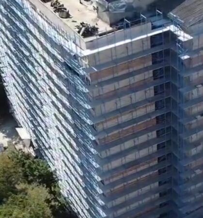 Primăria Târgoviște continuă cea mai importantă etapă de reabilitare termică a blocurilor de locuințe La Târgoviște, administrația locală are în plin proces de desfășurare cea mai importantă etapă de reabilitare termică a blocurilor de locuințe.