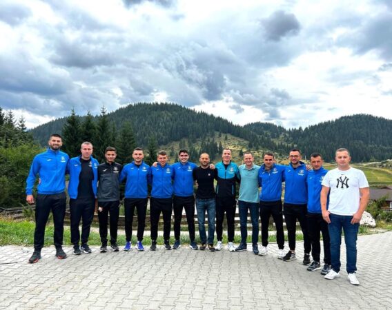 Pregătirea și dezvoltarea continuă a arbitrilor de Liga 3 din județul Dâmbovița Arbitrii, arbitrii asistenți și observatorii de arbitri dâmbovițeni de la Liga 3 au participat la un seminar de vară la Cheile Grădiștei
