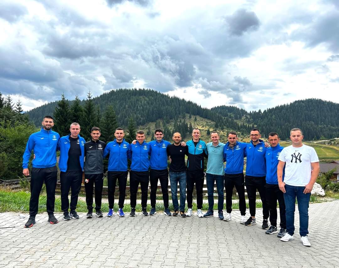 Arbitrii, arbitrii asistenți și observatorii de arbitri dâmbovițeni de la Liga 3 au participat la un seminar de vară la Cheile Grădiștei