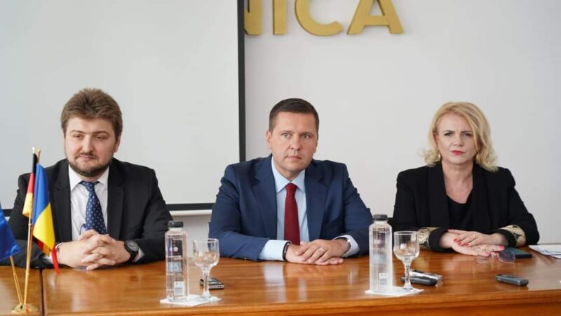 Într-un pas semnificativ pentru revitalizarea industriei de apărare din România, ieri s-a semnat un contract crucial în județul Dâmbovița între Automecanica Moreni