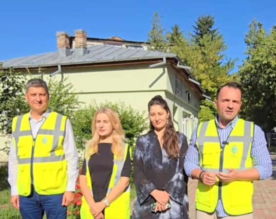 Primăria Târgoviște: Au debutat lucrările de modernizare a Grădiniței cu program prelungit nr. 3, situată pe strada Aleea Trandafirilor În Târgoviște, infrastructura educațională primește un impuls semnificativ prin obținerea unei noi finanțări și demararea unui amplu proces de modernizare.