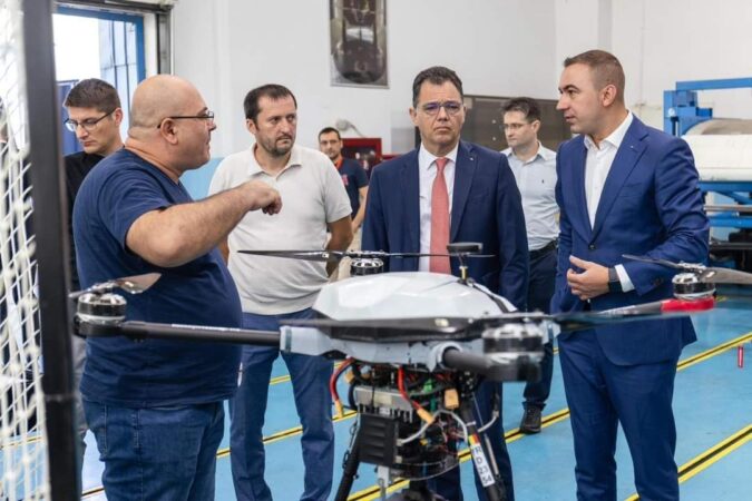 Ministrul Cercetării, Inovării și Digitalizării, Bogdan Ivan, a anunțat că proiectul dronei românești avansează cu succes.