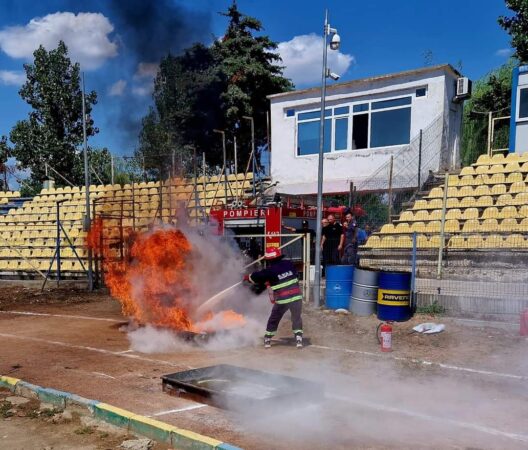 Județul Dâmbovița a fost reprezentat la etapa națională a concursurilor profesionale ale serviciilor voluntare și private pentru situații de urgență Pompierii voluntari ai Serviciului Voluntar pentru Situații de Urgență Aninoasa, reprezentanți ai județului nostru, alături de un cadru militar