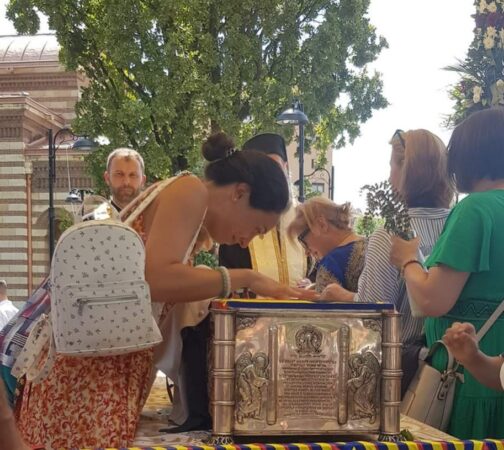 Sărbătoarea Sfântului Ierarh Nifon la Târgoviște a fost un moment de mare încărcătură spirituală Municipiul Târgoviște a fost capitală a creștinătății de sărbătoarea Sfântului Ierarh Nifon.Mii de dâmbovițeni și oameni veniți din întreaga țară