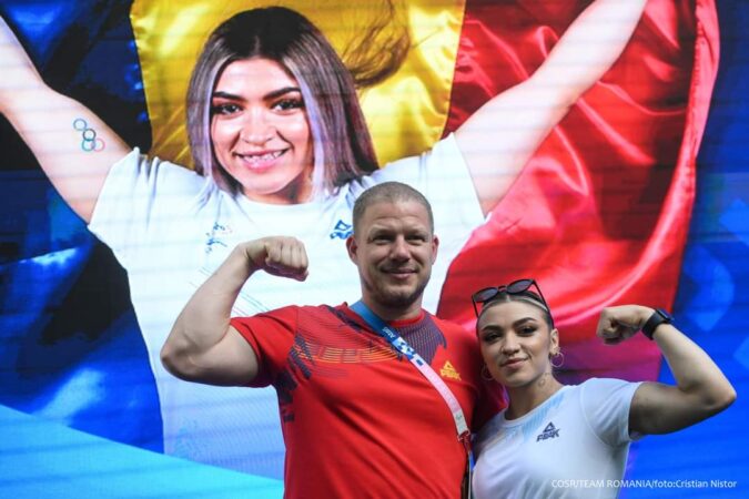Port-drapelul României la ceremonia de aseară, de pe Stade de France, a fost Mihaela Cambei, vicecampioană olimpică la haltere Mihaela Cambei a fost desemnată purtătorul de drapel al României la Ceremonia de Închidere a Jocurilor Olimpice de la Paris.