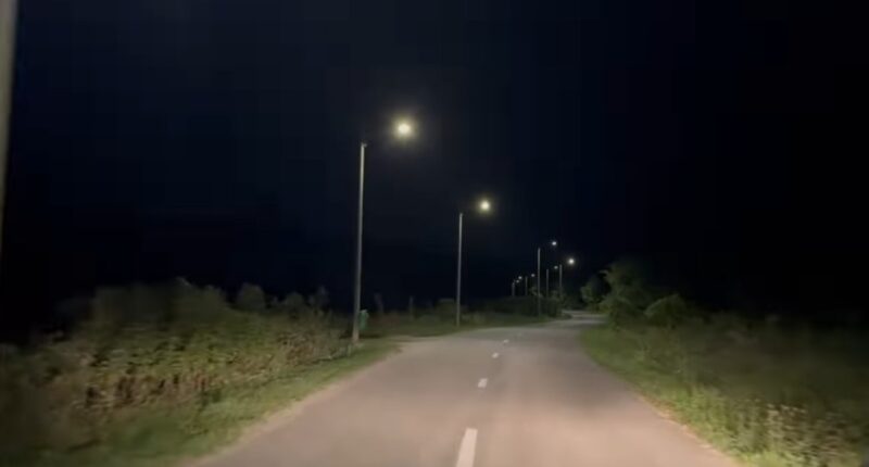 În comuna Răzvad, se desfășoară un proiect amplu de extindere a rețelei de iluminat public între satele Răzvad și Gorgota În comuna Răzvad, se desfășoară un proiect amplu de extindere a rețelei de iluminat public între satele Răzvad și Gorgota, reflectând angajamentul puternic